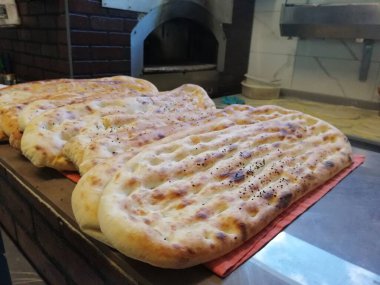 Fırından taze ve sıcak ekmek.