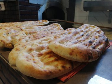 Fırından taze ve sıcak ekmek.