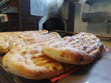 Fırından taze ve sıcak ekmek.