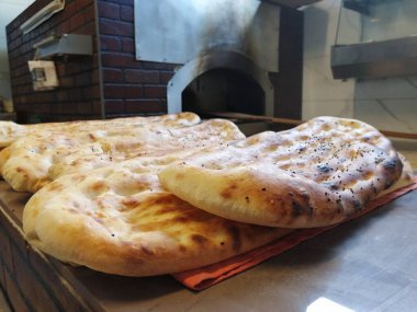 Fırından taze ve sıcak ekmek.