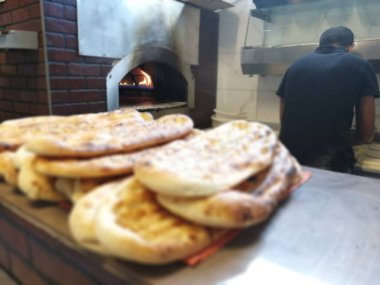 Fırından taze ve sıcak ekmek.