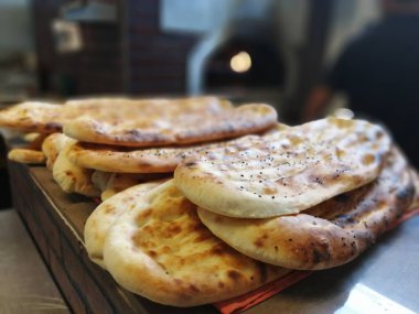 Fırından taze ve sıcak ekmek.