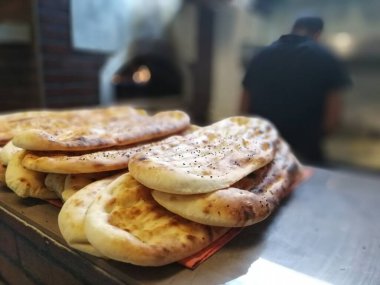 Fırından taze ve sıcak ekmek.