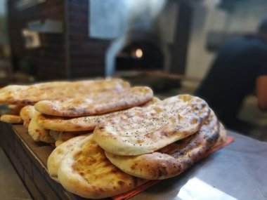 Fırından taze ve sıcak ekmek.