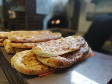 Fırından taze ve sıcak ekmek.