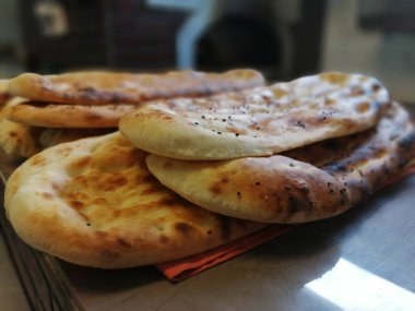 Fırından taze ve sıcak ekmek.