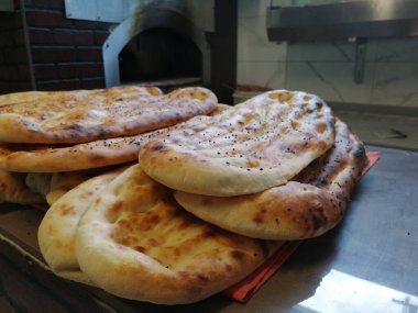 Fırından taze ve sıcak ekmek.