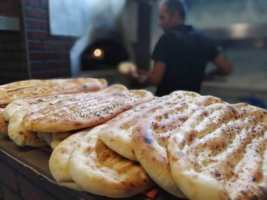 Fırından taze ve sıcak ekmek.