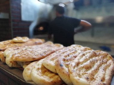 Fırından taze ve sıcak ekmek.