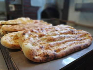 Fırından taze ve sıcak ekmek.