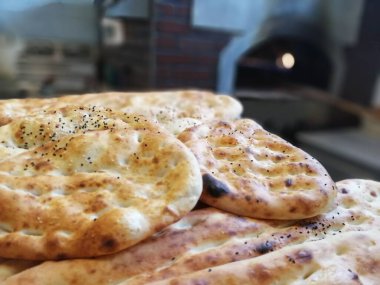 Fırından taze ve sıcak ekmek.