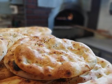 Fırından taze ve sıcak ekmek.