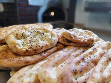 Fırından taze ve sıcak ekmek.