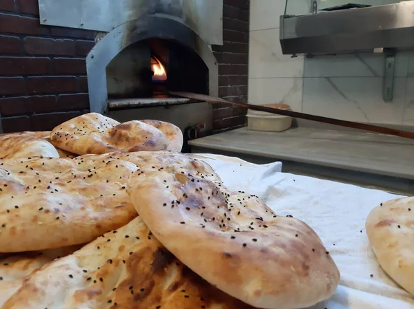 Frisches Und Warmes Brot Aus Dem Ofen — Stockfoto