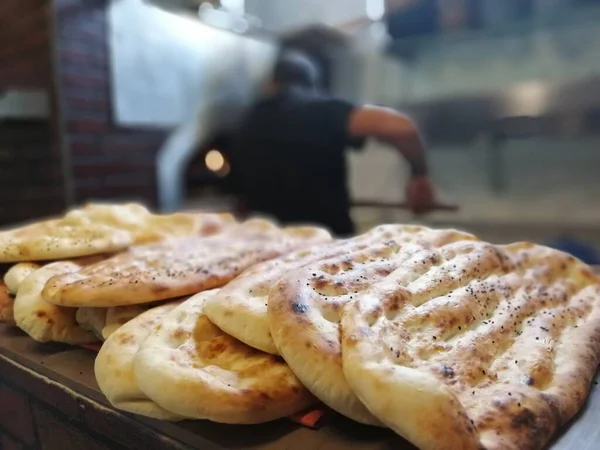 Fırından taze ve sıcak ekmek.