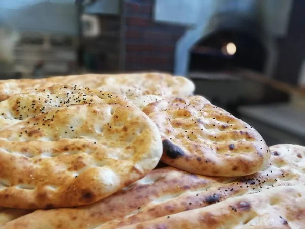 Fırından taze ve sıcak ekmek.