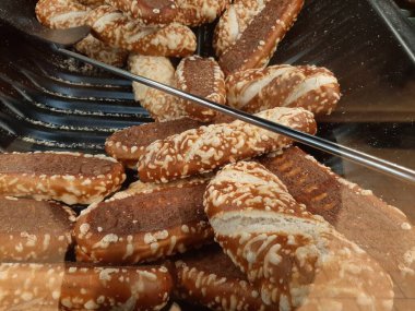 Fırından taze ve sıcak ekmek.