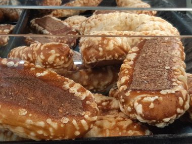 Fırından taze ve sıcak ekmek.