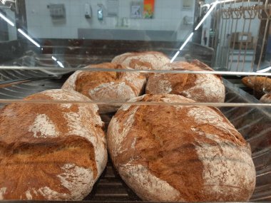 Fırından taze ve sıcak ekmek.