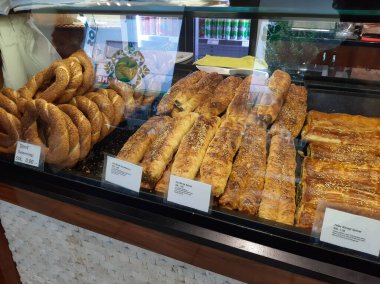 Fırından taze ve sıcak ekmek.