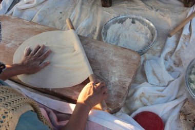 Fırından taze ve sıcak ekmek.