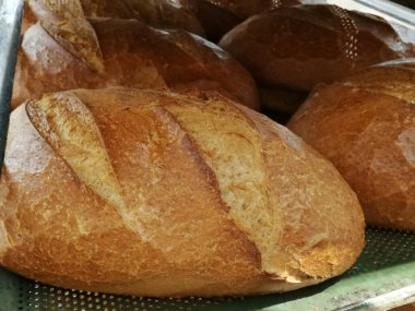 Fırından taze ve sıcak ekmek.