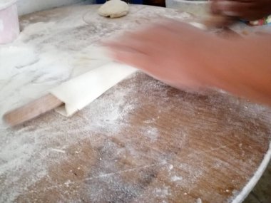 Fırından taze ve sıcak ekmek.