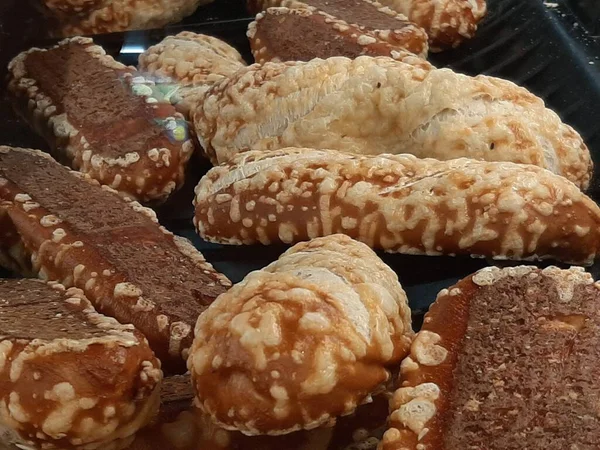 Fırından taze ve sıcak ekmek.