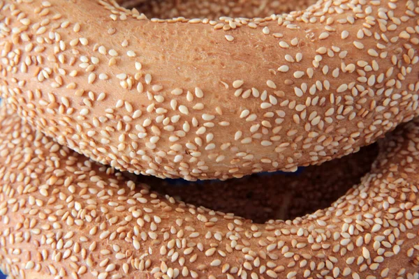 Scharfer Und Frischer Sesambagel — Stockfoto