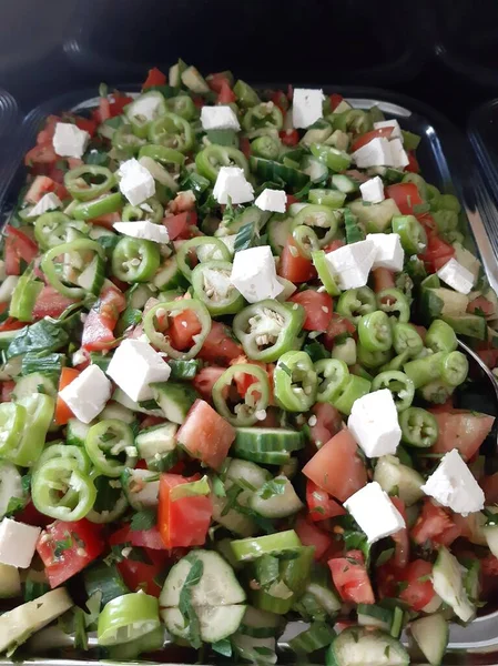 Heerlijke Salades Gemaakt Met Biologische Groenten — Stockfoto