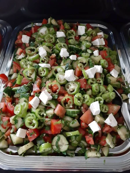 Heerlijke Salades Gemaakt Met Biologische Groenten — Stockfoto