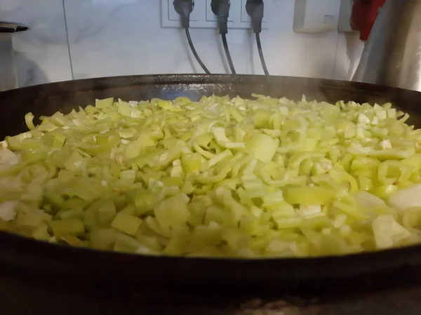 Heerlijke Salades Gemaakt Met Biologische Groenten — Stockfoto