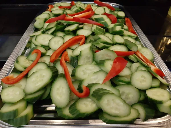 Heerlijke Salades Gemaakt Met Biologische Groenten — Stockfoto