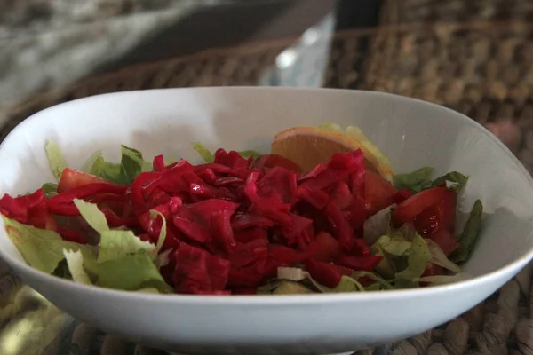 Deliciosas Ensaladas Elaboradas Con Verduras Ecológicas —  Fotos de Stock