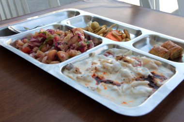 Tabakta lezzetli sebze tabağı