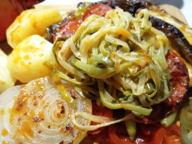 Tabakta lezzetli sebze tabağı