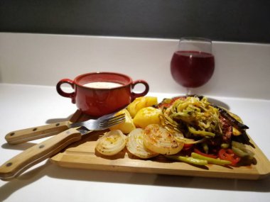 Tabakta lezzetli sebze tabağı