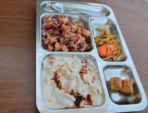 Tabakta lezzetli sebze tabağı