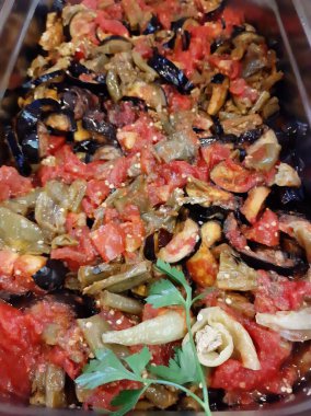 Tabakta lezzetli sebze tabağı