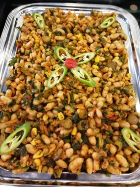 Servis tabağında lezzetli makarna.