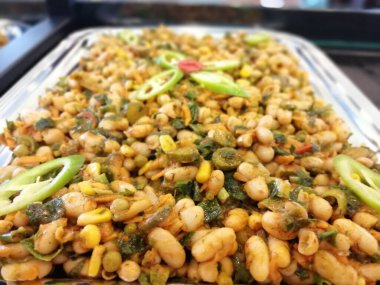 Servis tabağında lezzetli makarna.