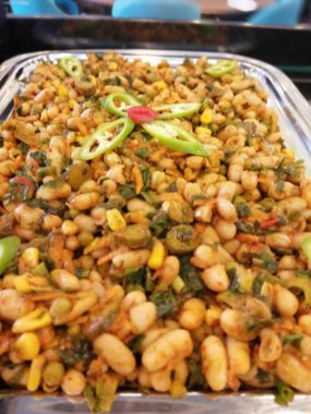 Servis tabağında lezzetli makarna.