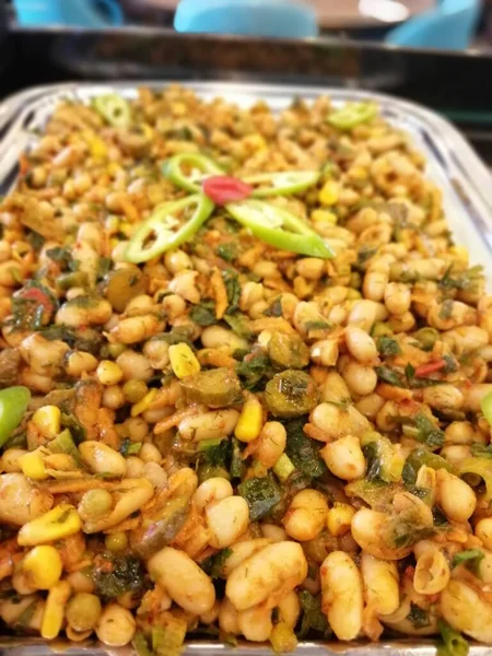 Servis tabağında lezzetli makarna.