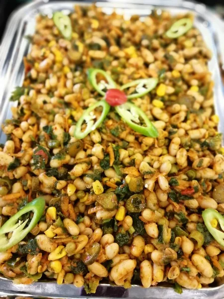 Servis tabağında lezzetli makarna.