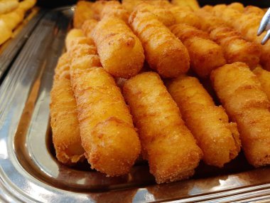 Lezzetli patates ve peynirli kroket