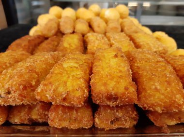 Lezzetli patates ve peynirli kroket