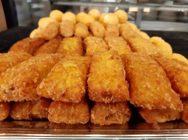 Lezzetli patates ve peynirli kroket