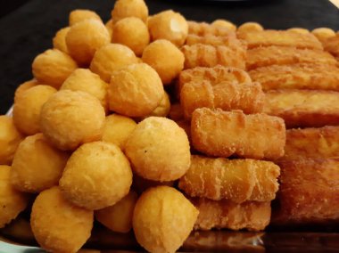 Lezzetli patates ve peynirli kroket