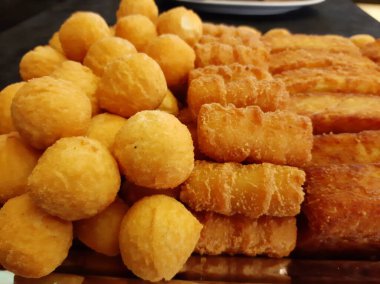 Lezzetli patates ve peynirli kroket