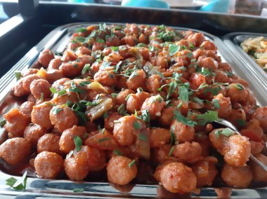 Tabakta Türk ekşi köftesi